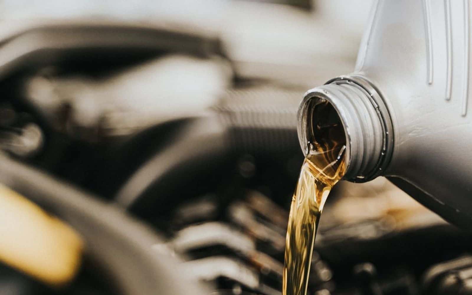 Motora yeni motor yağı dökülmesi